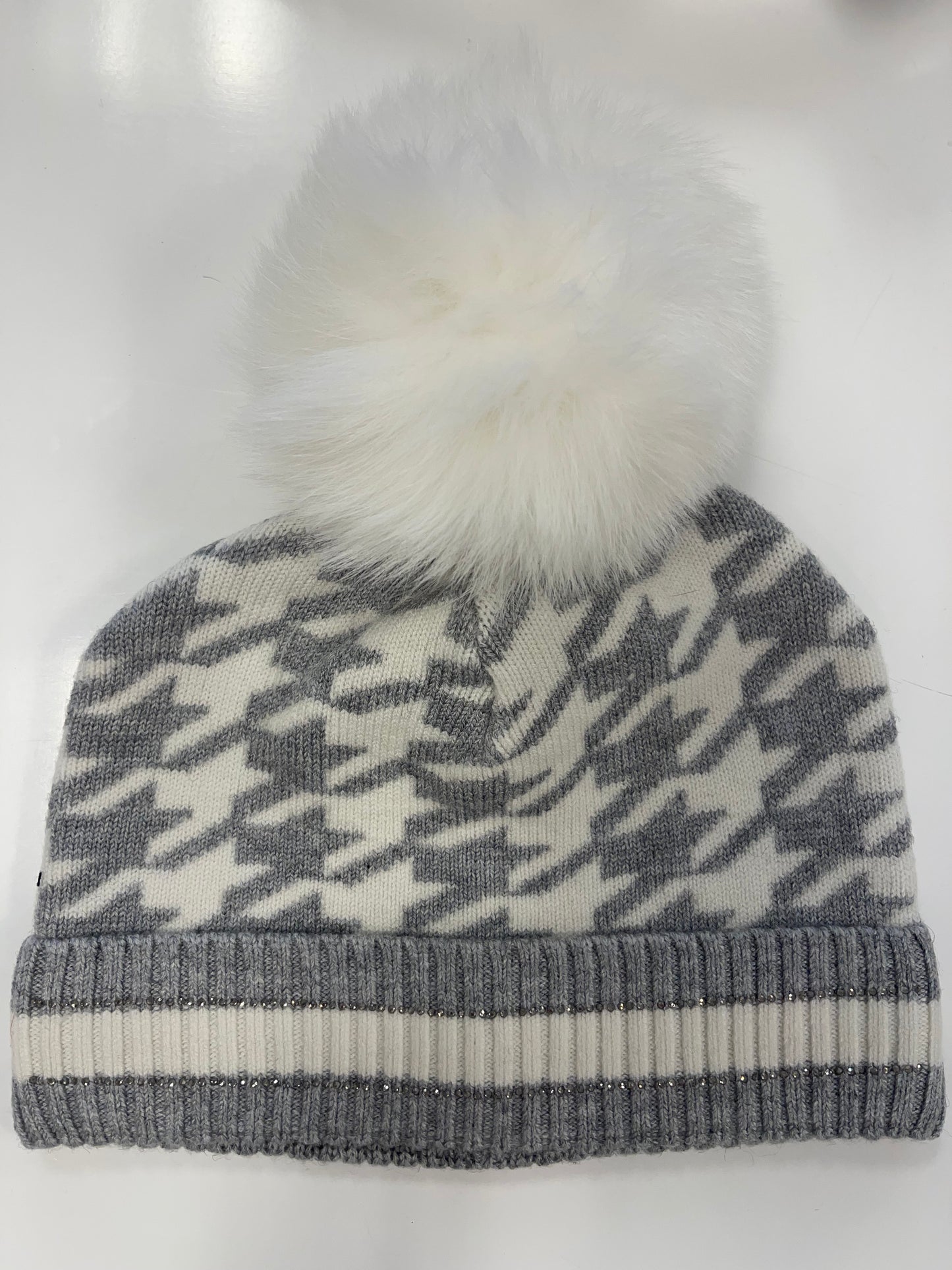 GREY HOUNDSTOOTH BEANIE