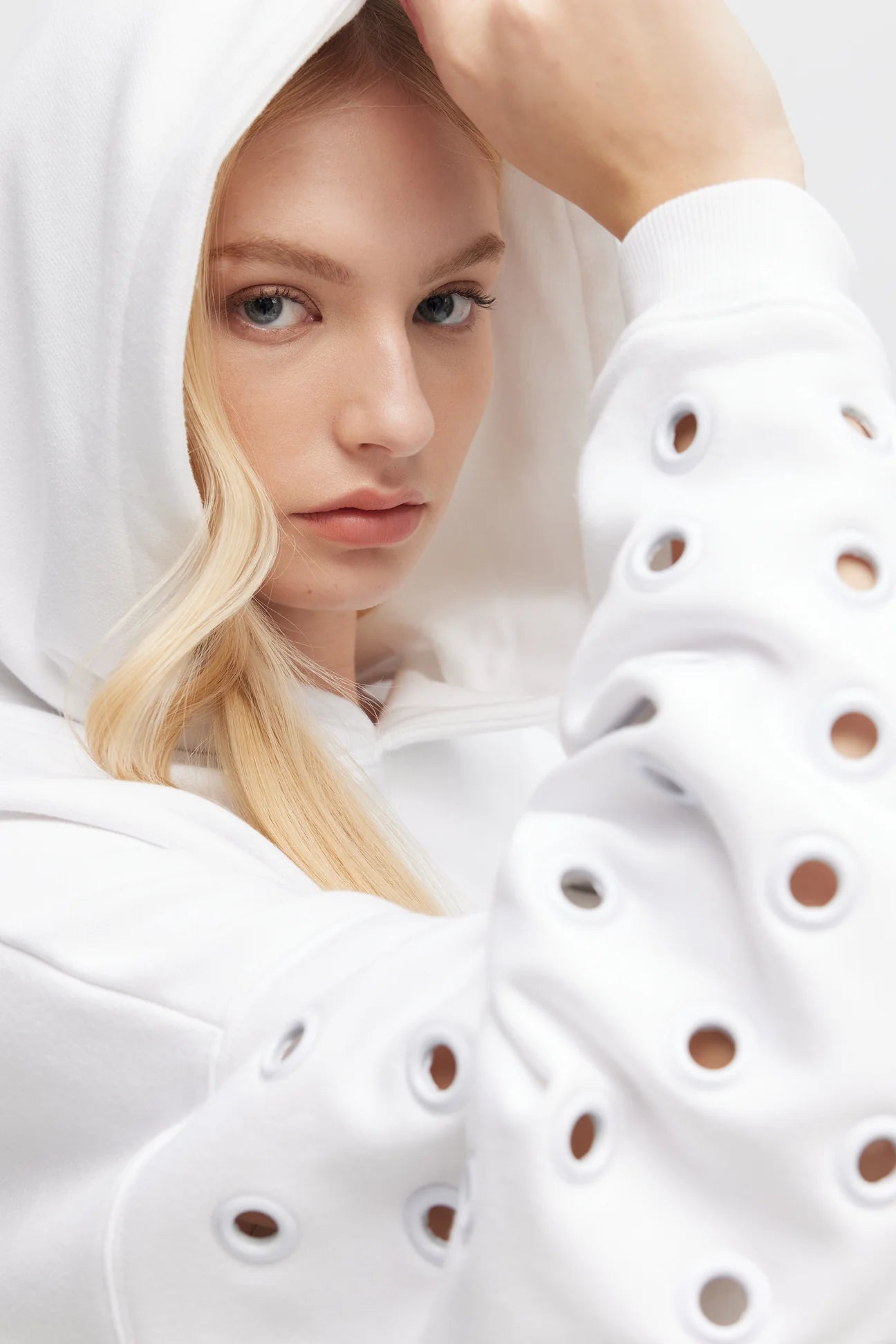 HIRA HOODIE