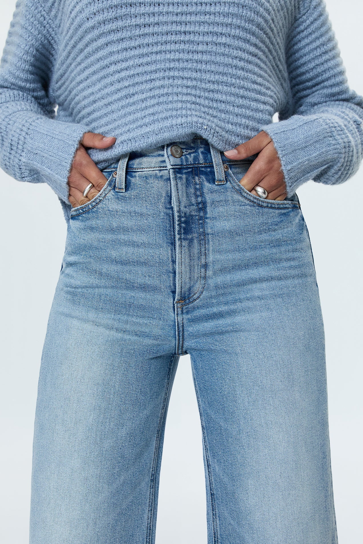LANA WIDE LEG CROP