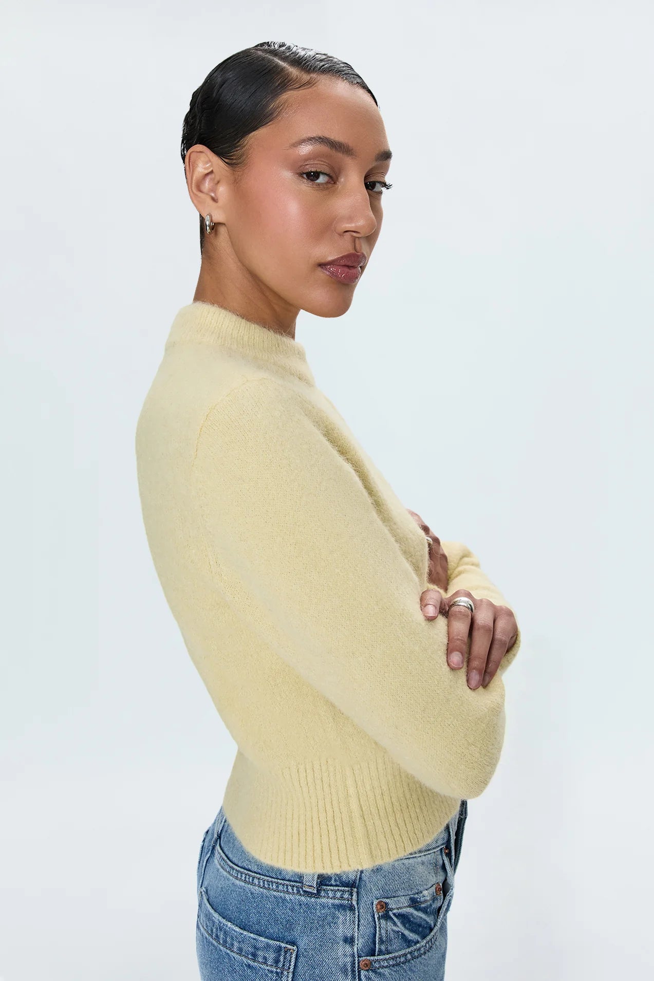 SARA CREWNECK