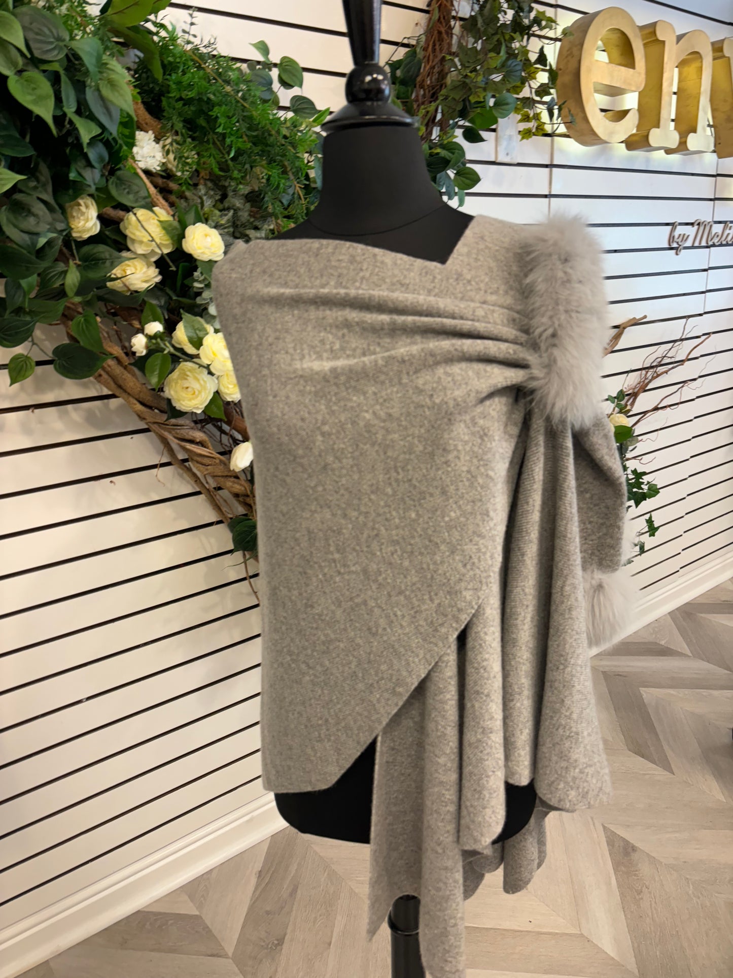 KNIT POM POM WRAP